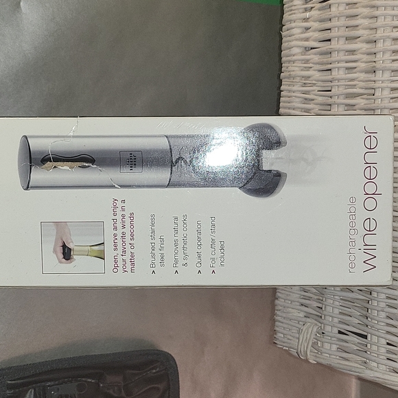 Electric Wine Opener - Picture 2 of 4